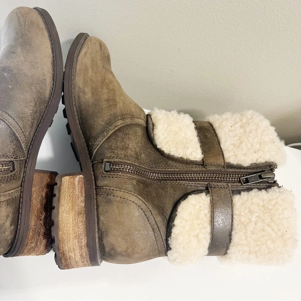 UGG Australia Blayre II Suede Boot in Espresso Round Toe Size 6
